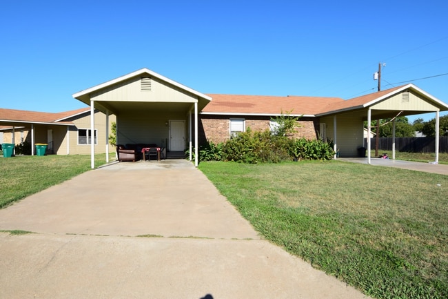 Building Photo - 1615 Kelly Dr Rental