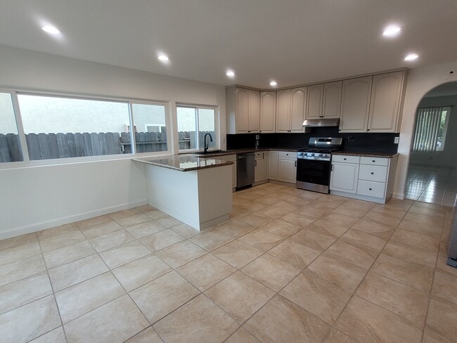 Photo - 2557 Felinda Way