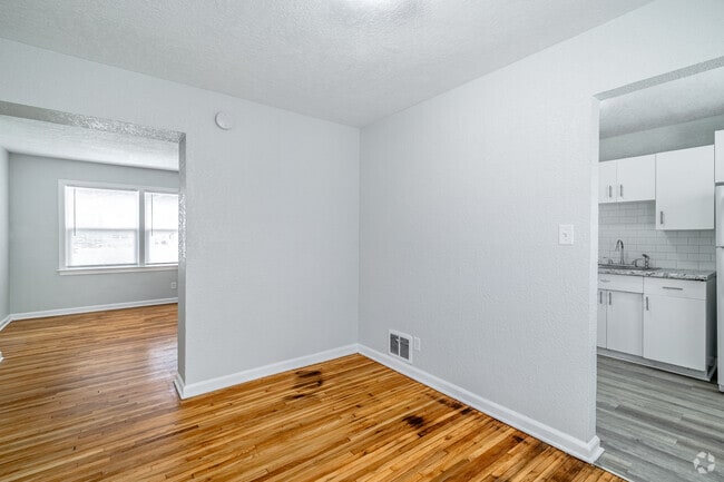 2HAB, 1BA - Comedor de 950 pies cuadrados - Meadowlark Apartments