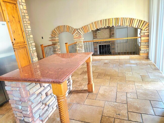 Photo - 4 Bed 2.5 Bath: 42nd St & Shea