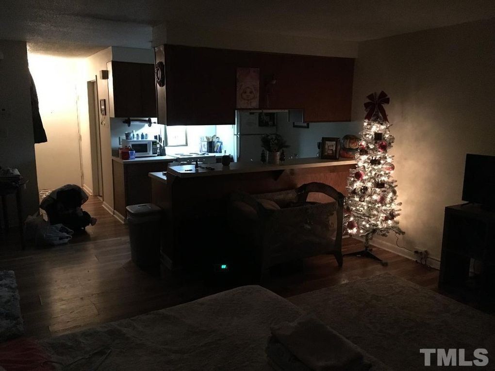 Mirando hacia la cocina/entrada - 3009 Huntleigh Dr Unidad 3009