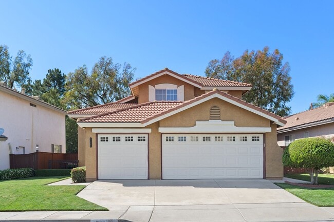 Building Photo - Meticulously Maintained Home in Temeku Hills, 4br/3ba, 3 Car Garage, 1981 sqft. + Enclosed Sunroo...