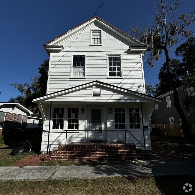 Building Photo - 907 Duke St Rental