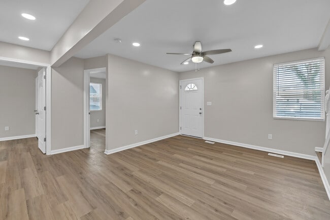 Photo - 8 E Preston St