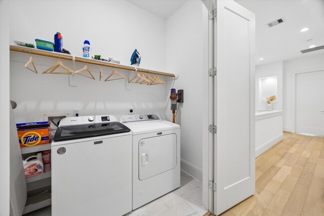 Photo - 826 Nadine St