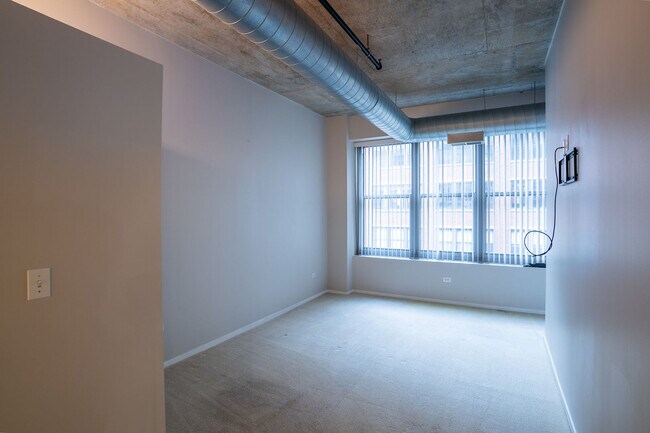 Photo - 933 W Van Buren St Unit 404