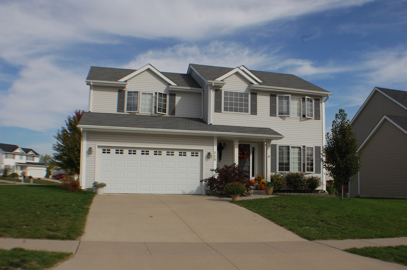 3 Bedroom 3 Bath 2 story with a 2 car garge - 3 Bedroom 3 Bath 2 story with a 2 car garge House