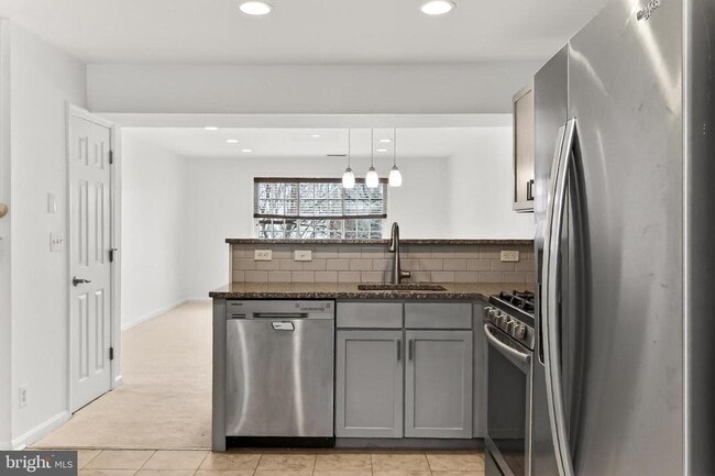 Photo - 1407 N Van Dorn St Unit 1407C