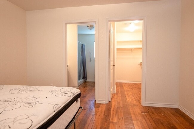 Photo - 655 Mitchell St
