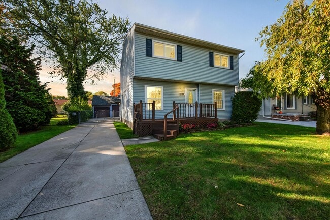 Photo - 22100 Revere St