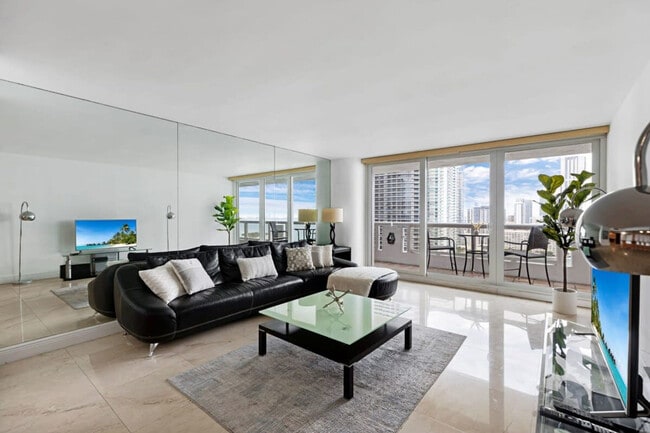 Building Photo - 1717 N Bayshore Dr Unit ID1255953P Rental