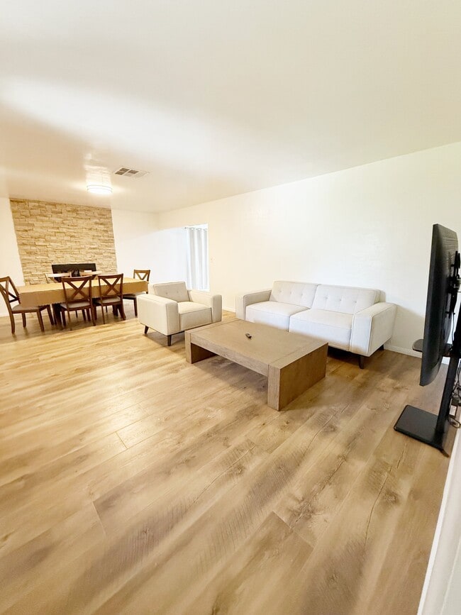 Photo - 25446 Lane St