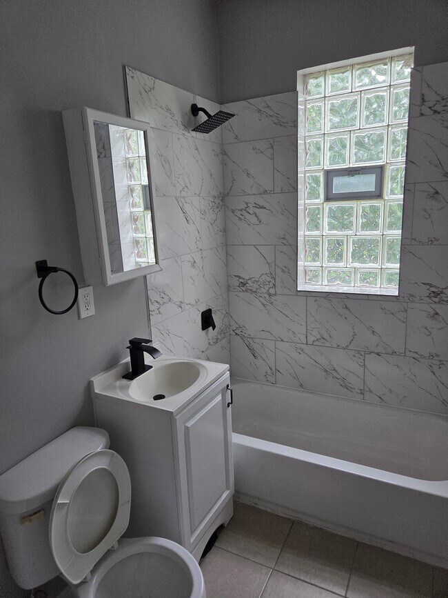 Photo - 1843 W 54th St Unit 3W