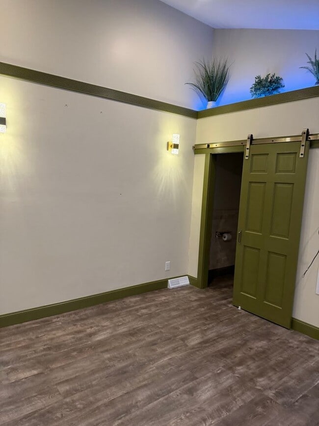 Photo - Flying Hills Townhouse