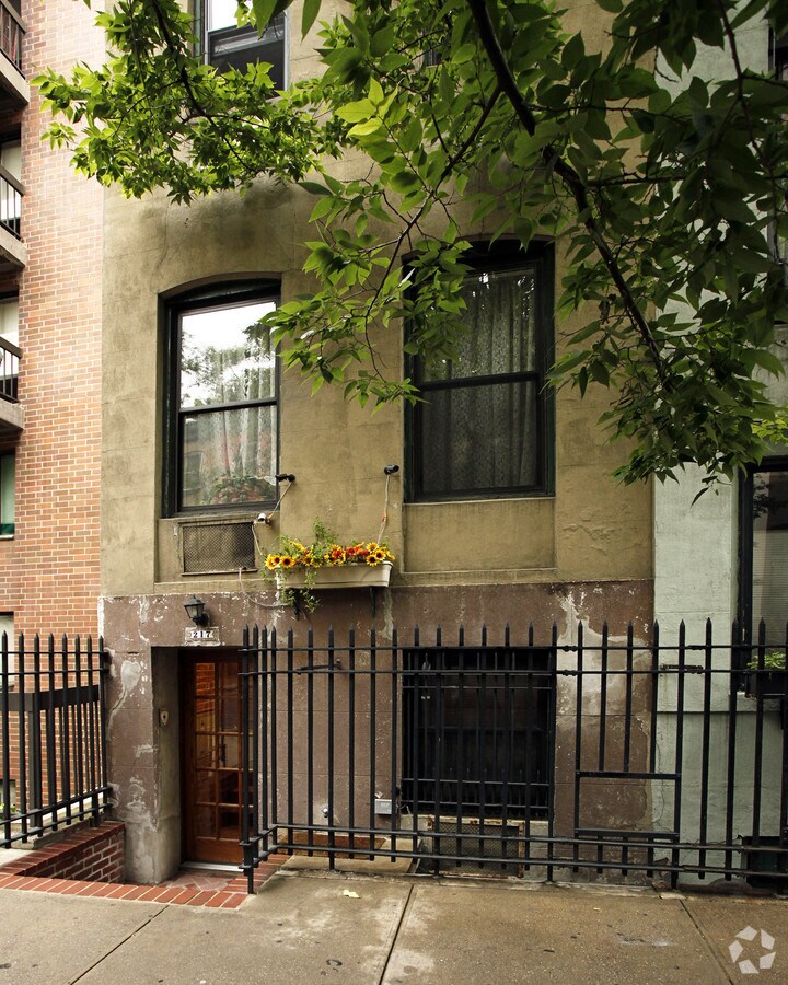 Photo - 217 E 30th St