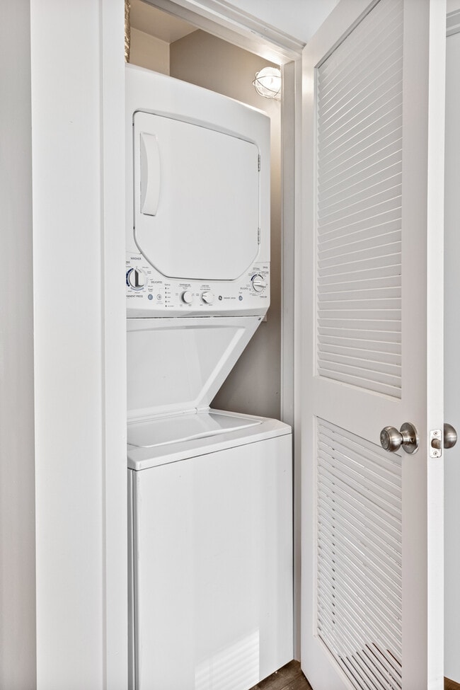 Photo - 5411 N Winthrop Ave