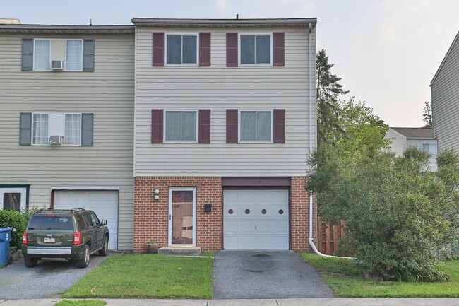 Photo - 270 Broad St