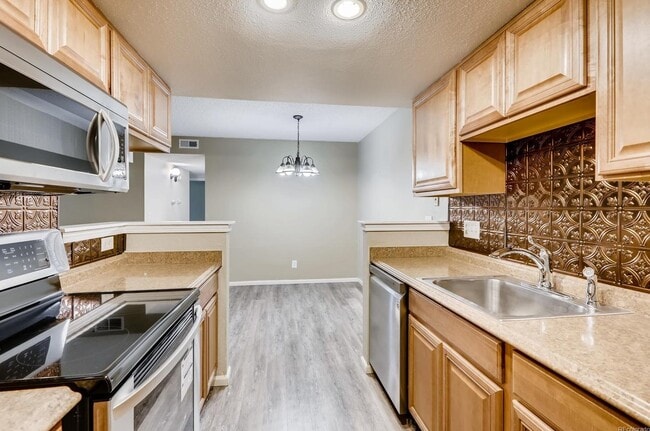 Photo - 8225 Fairmount Dr Unidad 6-107