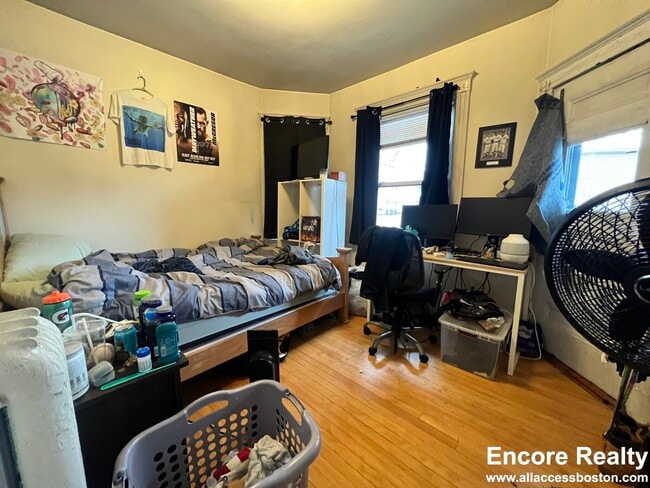Photo - 335 Faneuil St Unit 2