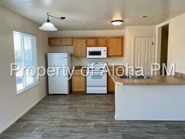 Photo - 1063 W Pine Ave