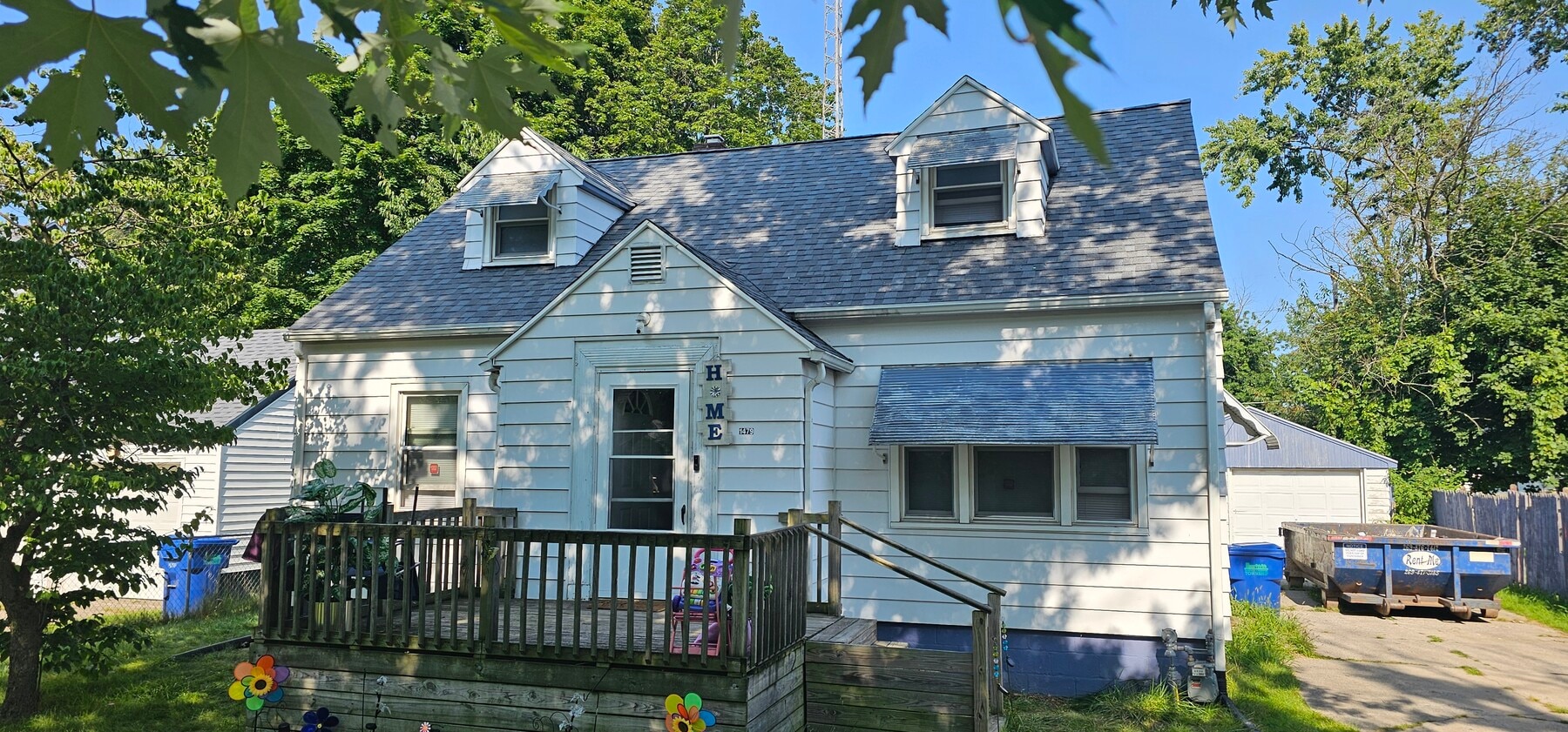 Photo - 1479 Agard Ave