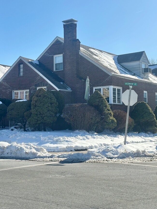 Photo - 468 Greenmount Ave Unidad 1