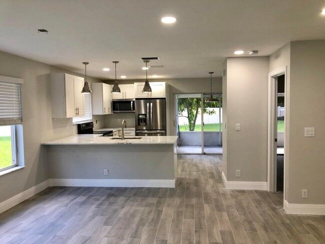 Building Photo - 11180 SW 17th Manor