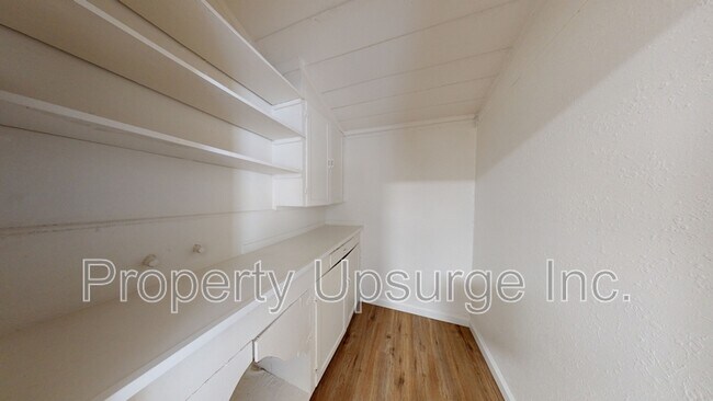 Photo - 1993 Hartnell Ave