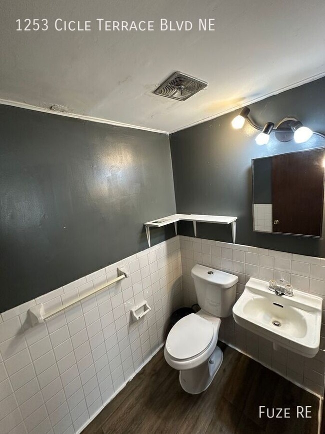 Photo - 1253 Circle Terrace Blvd NE