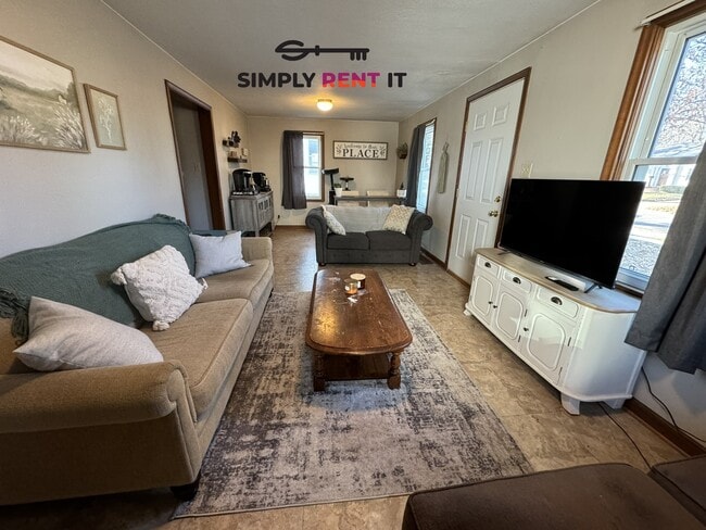 Photo - 4 Bedroom On Campus with Free Parking Aug ...