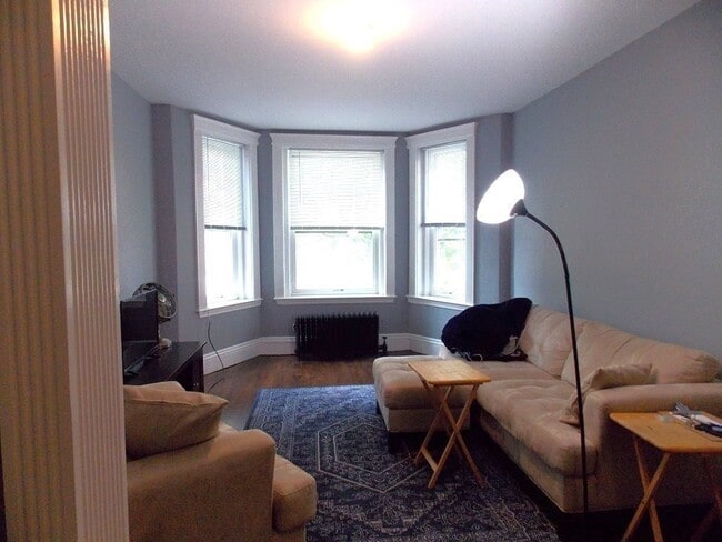 Photo - 63 Longwood Ave Unidad 1 Rental