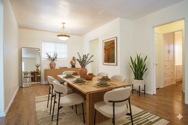 Photo - Historic Kensington - Charming 2bd/2ba with Bonus Room & parking - Ground floor Level Unit 4148 Monroe