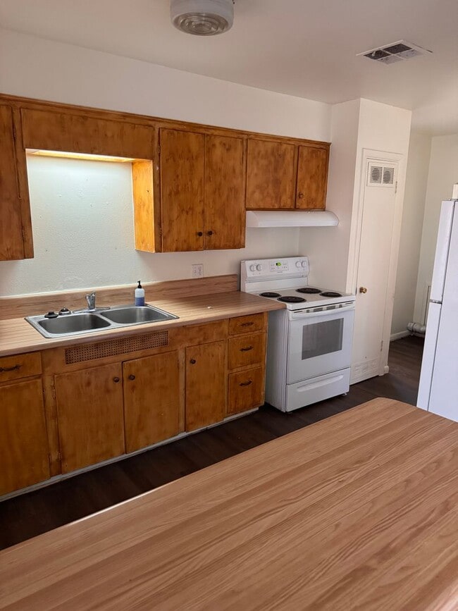 Photo - 2 Bedroom 1 Bathroom House North of Hospital