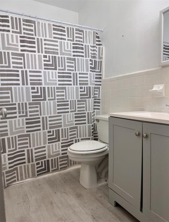 Photo - 7717 Byron Ave Apartamento Unidad 9