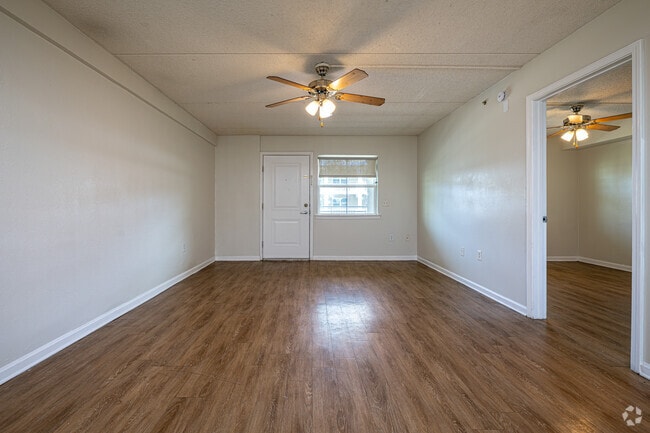 2BR, 1BA - 940SF - Living Room
