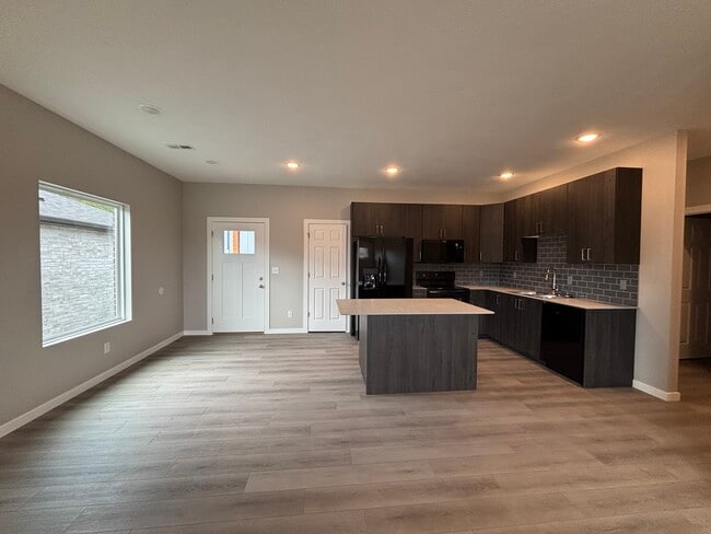 Photo - 4940 W Minota St