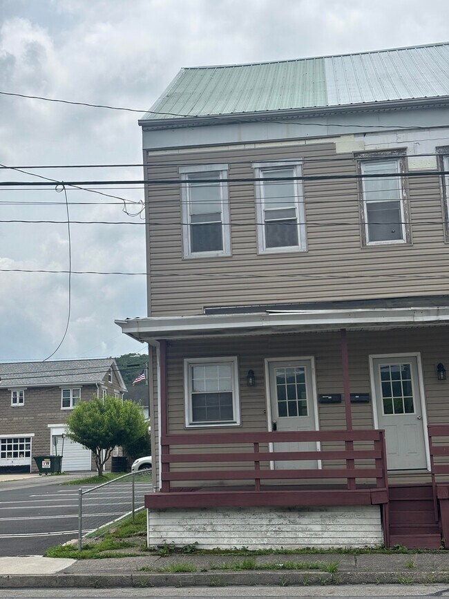 Photo - 572 Main St Townhome