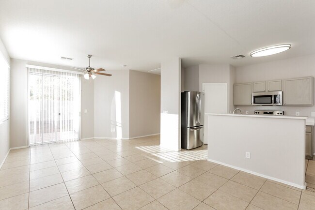 Photo - 1115 E Grove St