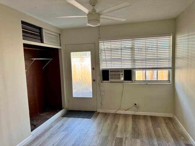 Photo - 217 SW 11th Ct Unidad Studio