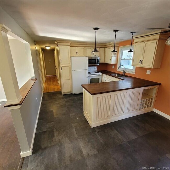 Photo - 189 Windsorville Rd