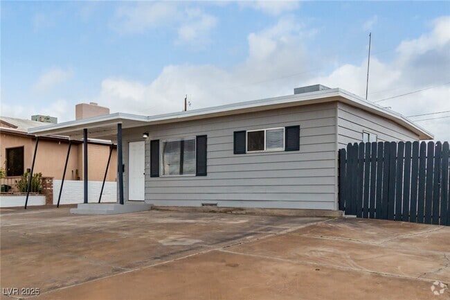 Building Photo - 14 Nevada Way Rental