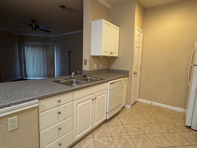 Photo - 860 N Orange Ave
