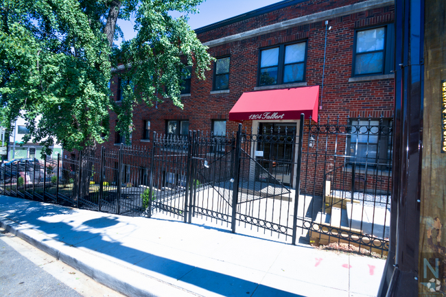 Building Photo - 1204 Talbert St SE Rental