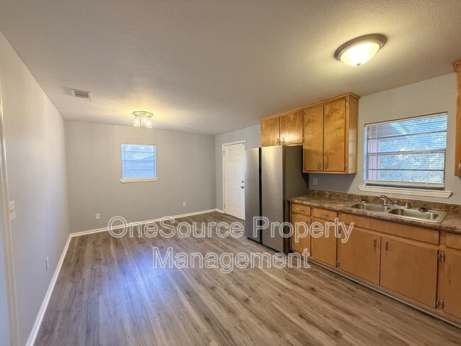 Photo - 209 Earnest St