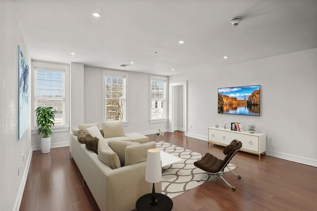 Photo - 409 Greenwich Ave