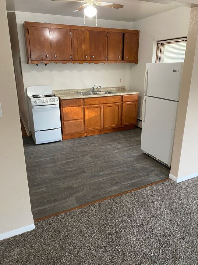 Building Photo - Spacious Two Bedroom Apartment Unit #7