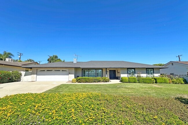 Photo - 1562 Whittier Ave House