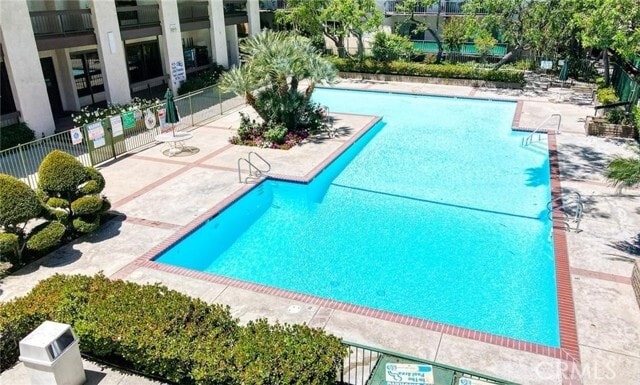 Building Photo - 5460 White Oak Ave Unit f202