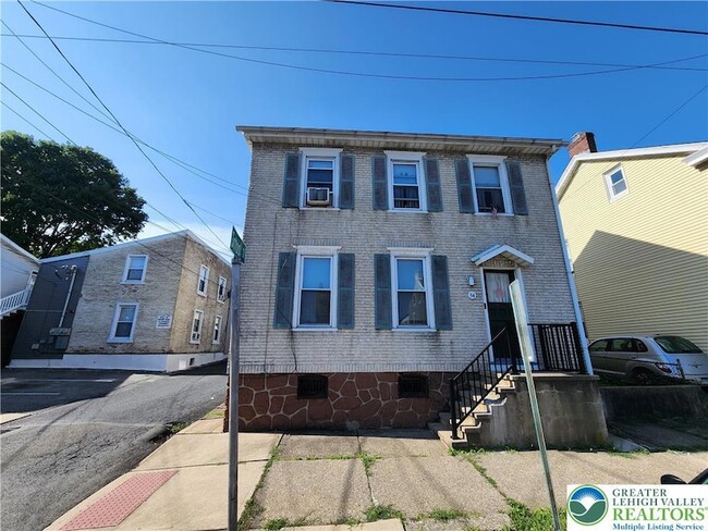 Photo - 54 E North St House