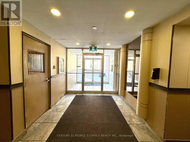 Photo - 2095 Roche Ct